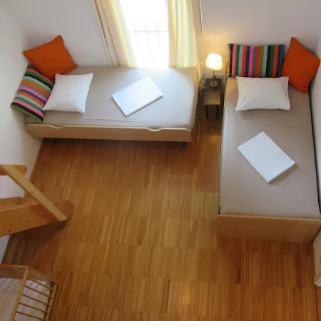 Am Lindenhof Apartment Lengenfeld